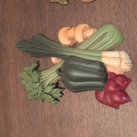 Vintage Colorful Vegetable Wall Set By Home Interior Gifts Made In USA - Picture 2 of 12